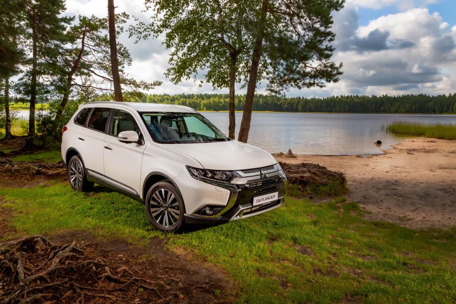  Mitsubishi Outlander 2018 года  (CIS) (фото 8 из 41)